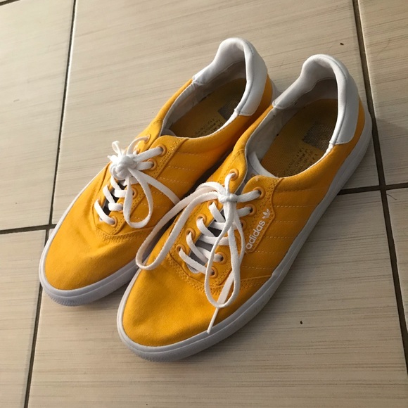 Adidas 3mc shoes siZe 9 - Picture 1 of 3